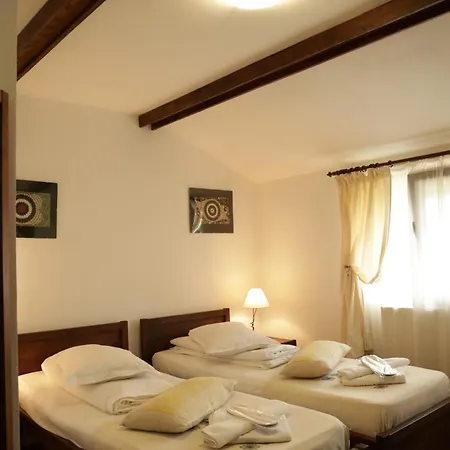 Hotel Casa Colinelor 3*
